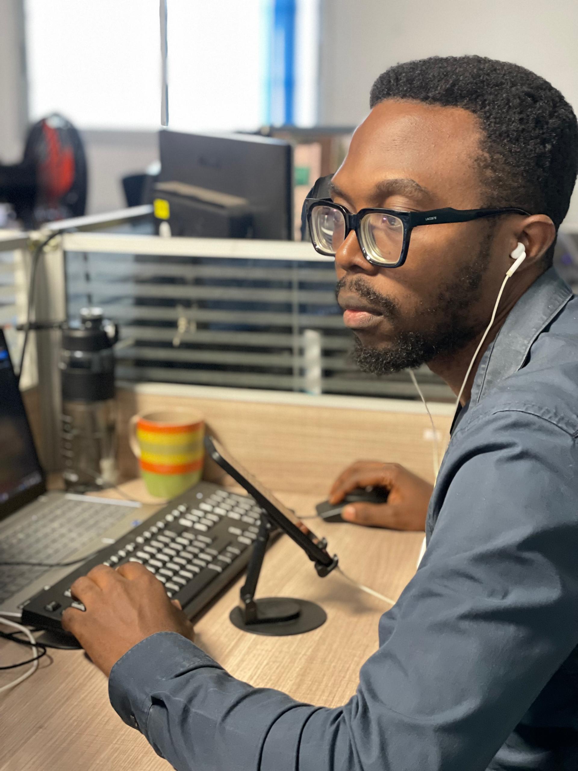 Photo de Frank Junior Tabuguia, développeur Full Stack Java, Spring Boot et Angular